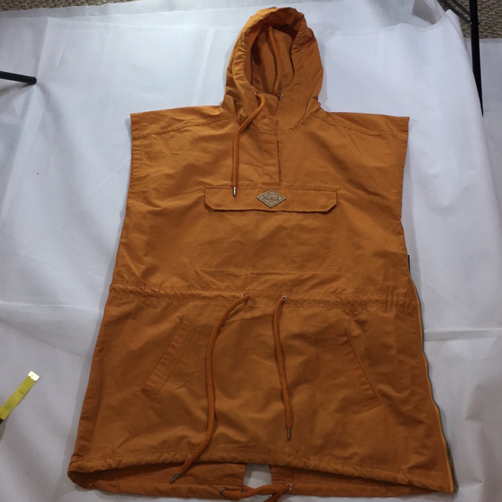 Woolrich NWOT SLEEVELESS long HOODIE
